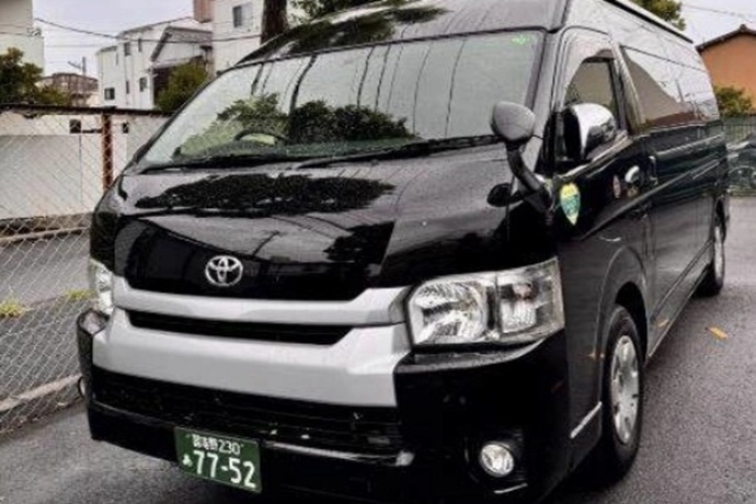 toyota-hiace-commuter1-2.jpg