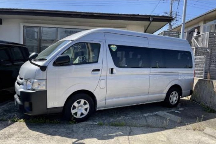 toyota-hiace-commuter1.jpg